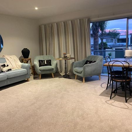 Modern Beach Apartment With Pool & Location Mount Maunganui Kültér fotó