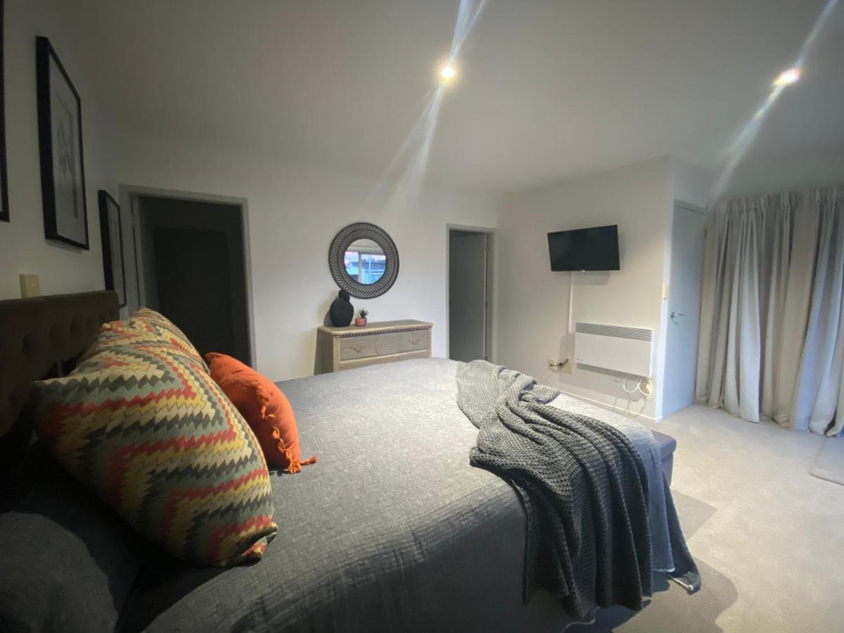 Modern Beach Apartment With Pool & Location Mount Maunganui Kültér fotó