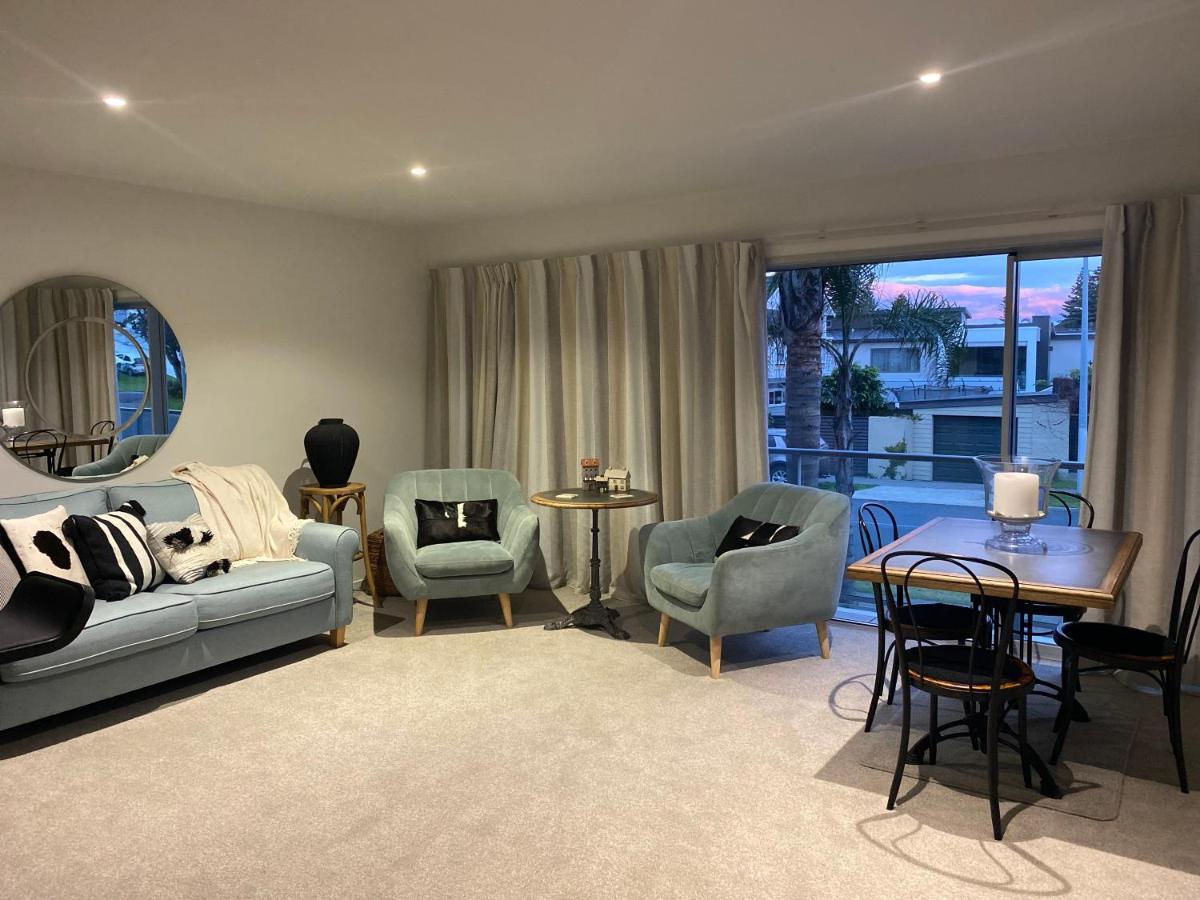 Modern Beach Apartment With Pool & Location Mount Maunganui Kültér fotó