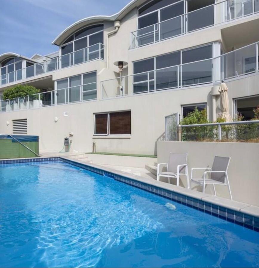 Modern Beach Apartment With Pool & Location Mount Maunganui Kültér fotó