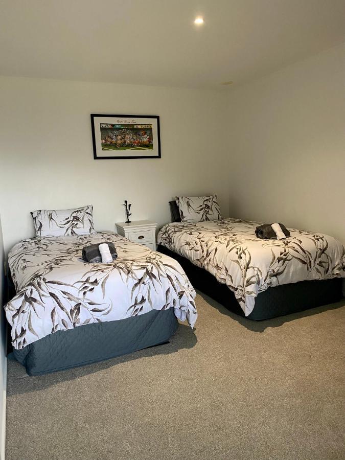 Modern Beach Apartment With Pool & Location Mount Maunganui Kültér fotó