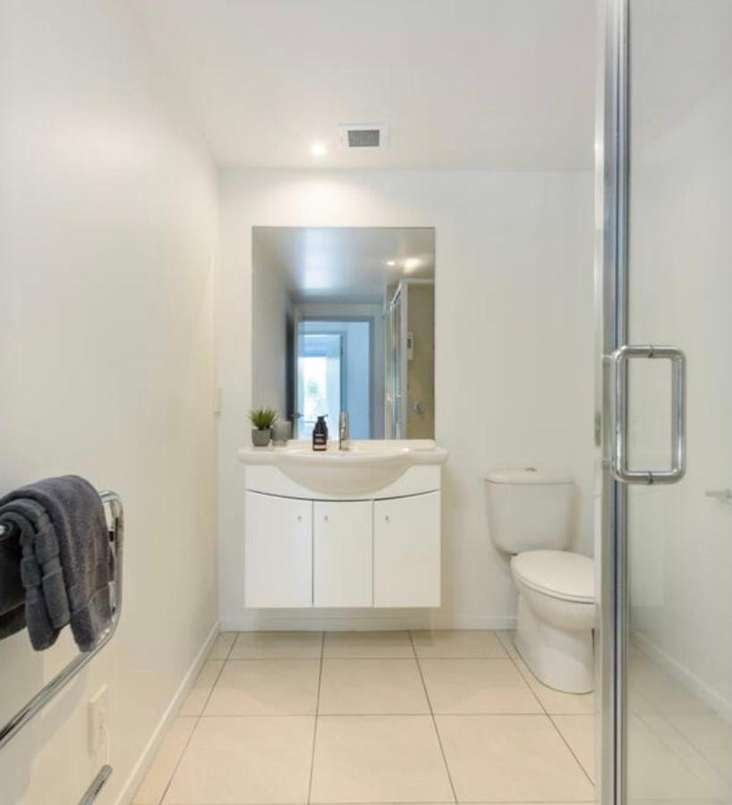 Modern Beach Apartment With Pool & Location Mount Maunganui Kültér fotó