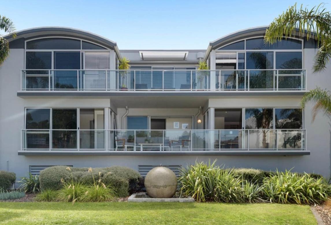 Modern Beach Apartment With Pool & Location Mount Maunganui Kültér fotó