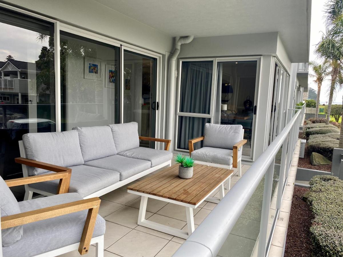 Modern Beach Apartment With Pool & Location Mount Maunganui Kültér fotó