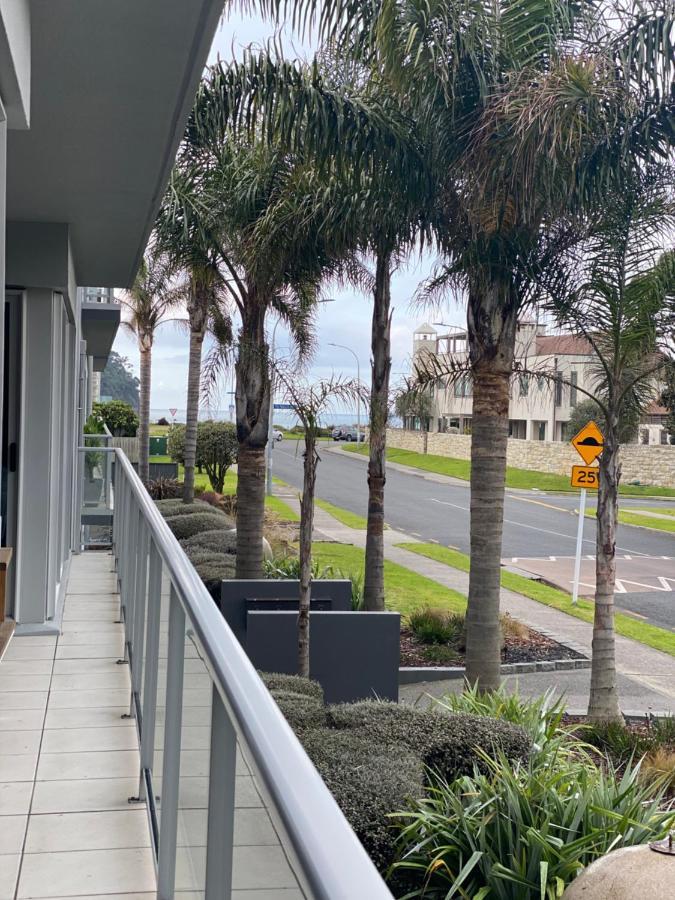 Modern Beach Apartment With Pool & Location Mount Maunganui Kültér fotó